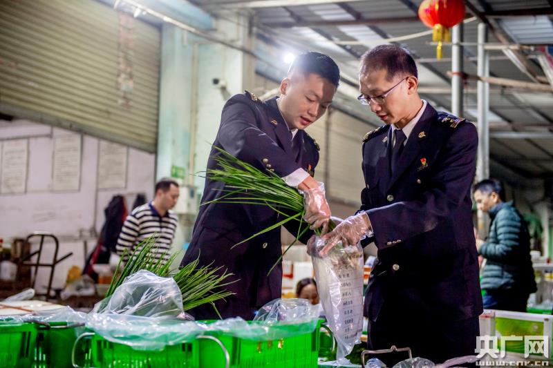 本期新澳门和香港今晚一码一肖一特一中水果爷爷-全面探讨落实与释义全方位